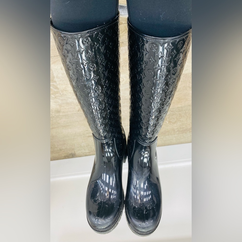 ‼️‼️ Sold. Louis Vuitton Black Monogram Splash Rain Boots - Picture 17 of 17